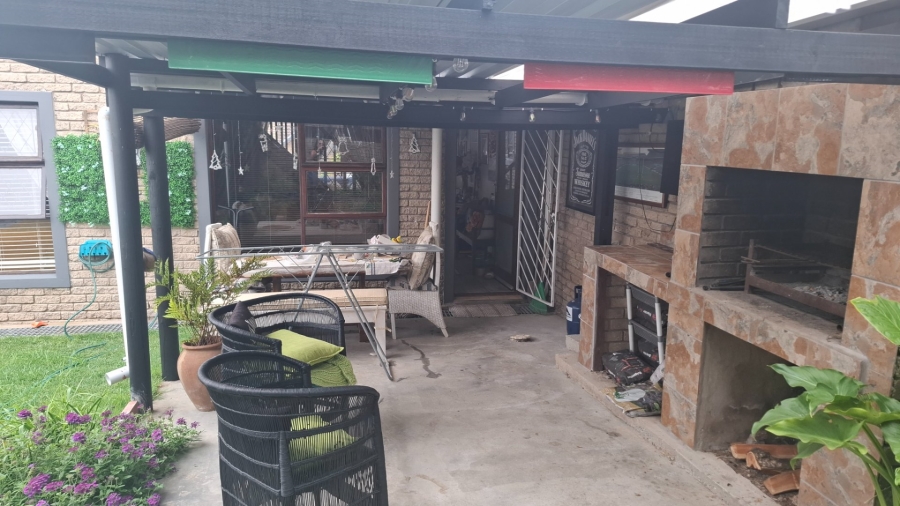 3 Bedroom Property for Sale in Heiderand Western Cape